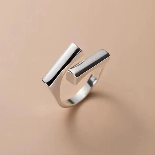 Simple Geometric Ring with Smooth Braids