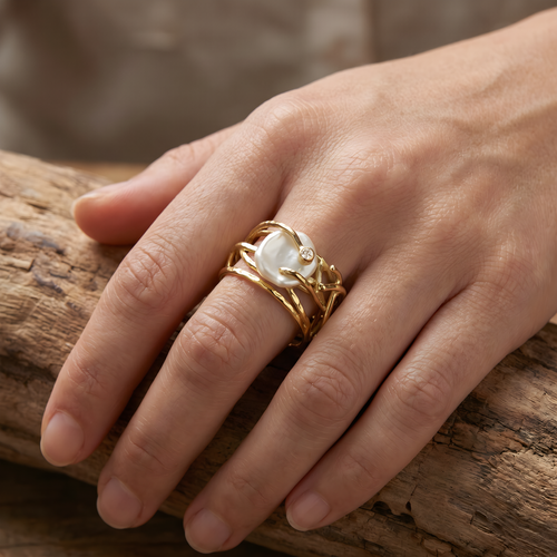 Samira - Thin Golden & Pearl Ring