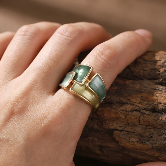 Adjustable Golden Leafshine Ring