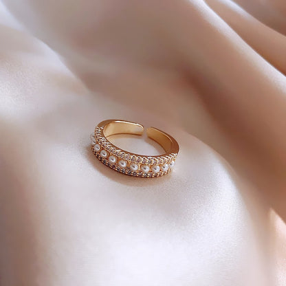 Luxury Ring in Gold and Pearls - emmy-rae-jewels.com