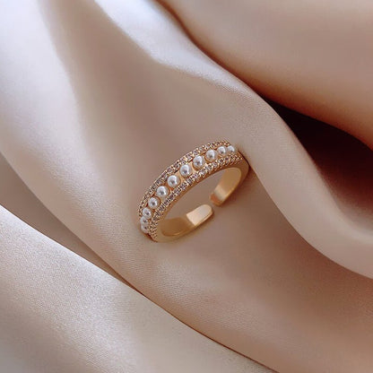 Luxury Ring in Gold and Pearls - emmy-rae-jewels.com