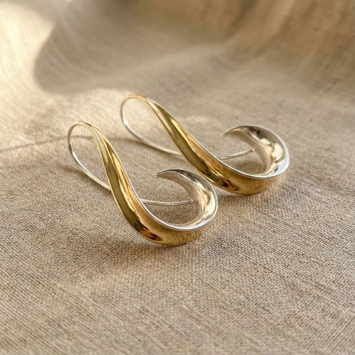 Refined Timeless Gold Elegance Earrings