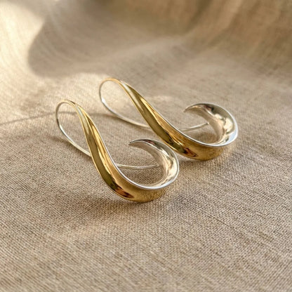 Refined Timeless Gold Elegance Earrings