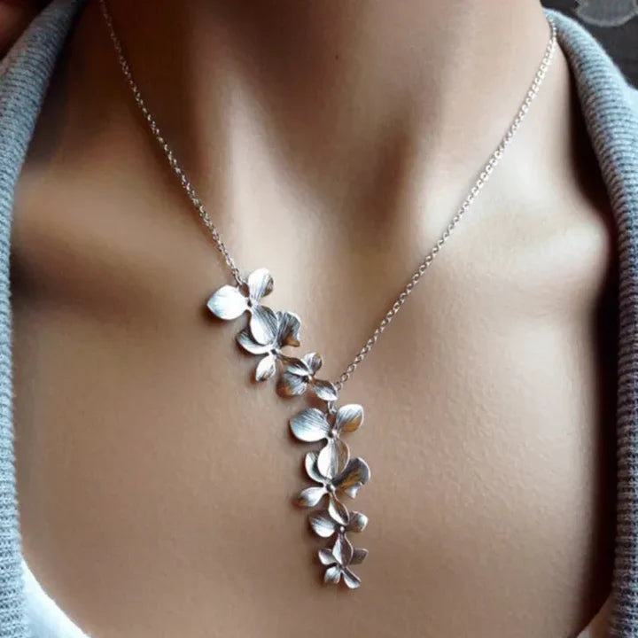 Vintage Silver Flower Necklace - emmy-rae-jewels.com