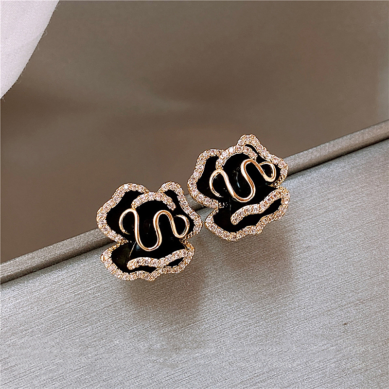 Elegant Black Lotus Earrings in Gold - emmy-rae-jewels.com