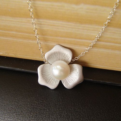 Elegant White Pearl Flower Necklace - emmy-rae-jewels.com