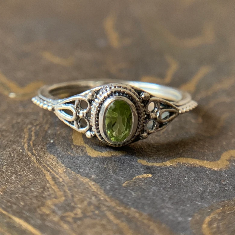 Vintage Olive Stone Silver Ring - emmy-rae-jewels.com