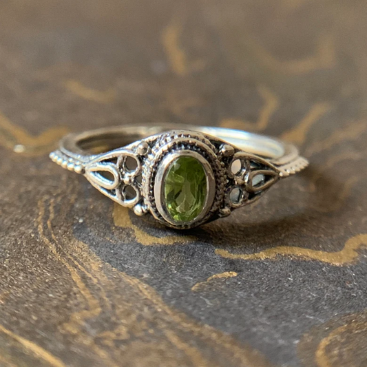 Vintage Olive Stone Silver Ring - emmy-rae-jewels.com