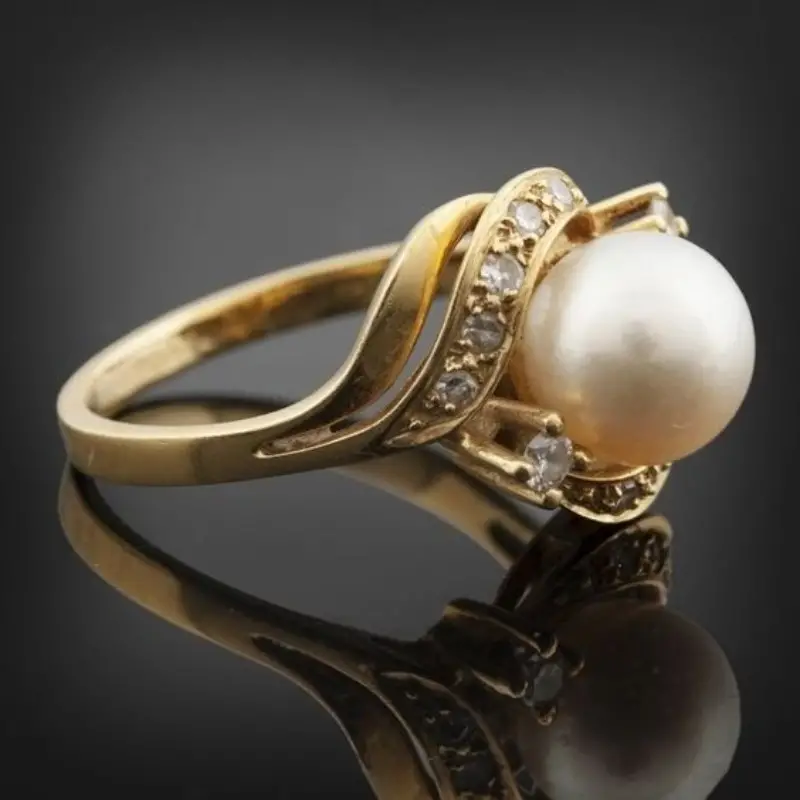 Elegant Ring with Pearl and Brilliant Gold - emmy-rae-jewels.com