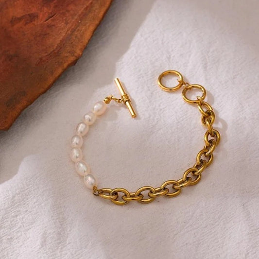 Revelation of Possibilities - 18k Chain Toggle Clasp Bracelet with Pearls